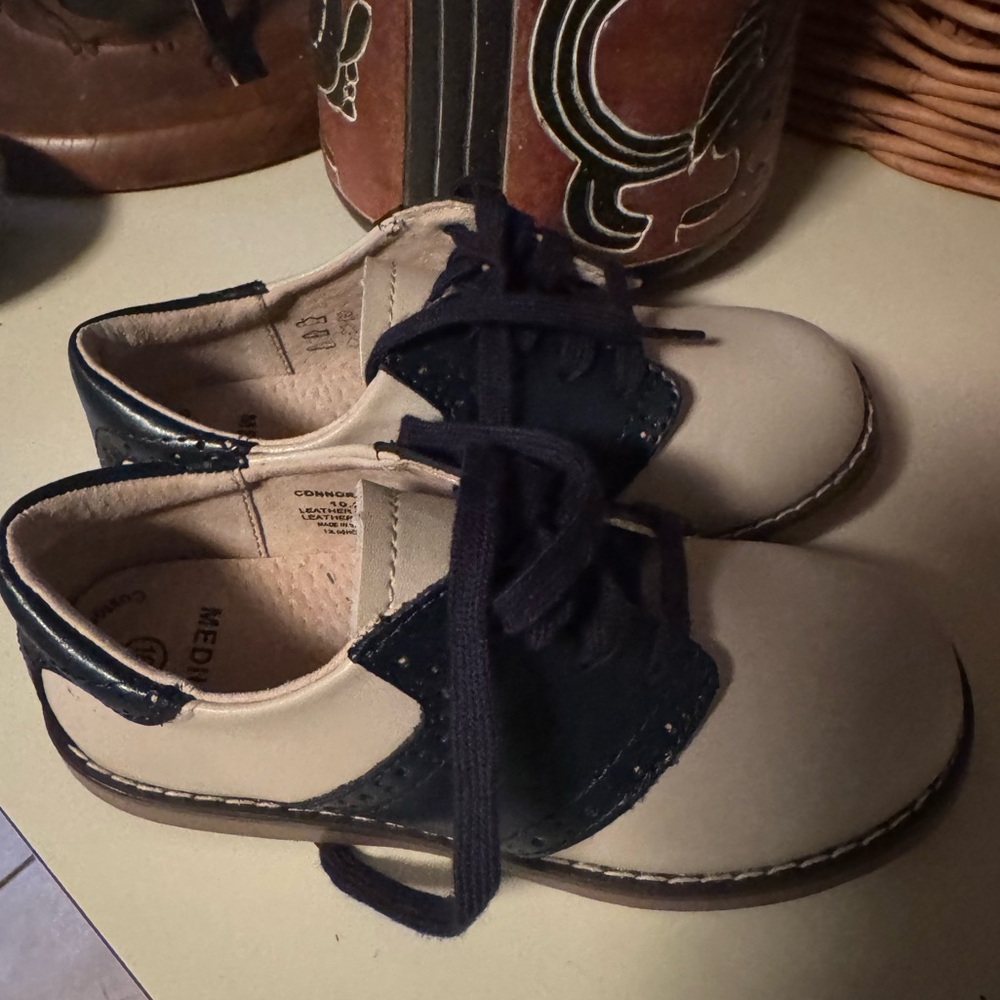 Boys shoes with laces